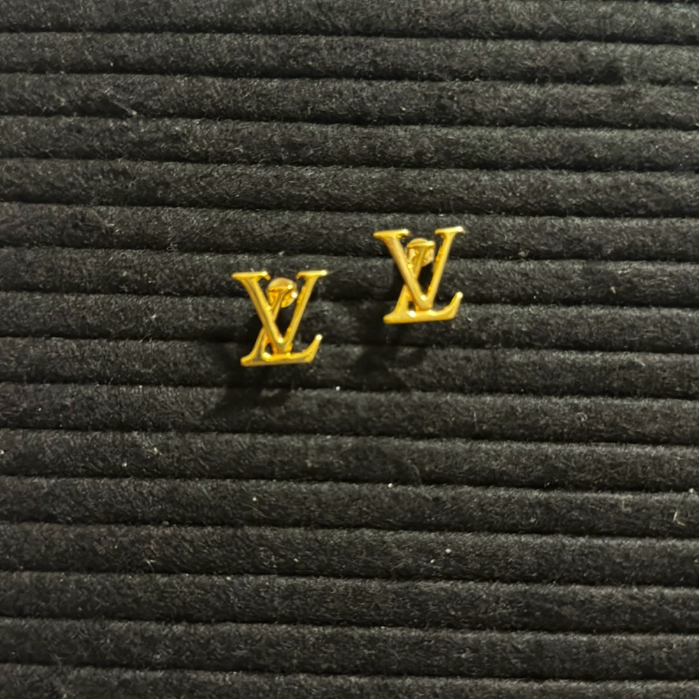 18K Saudi Gold Logo Earrings - Picture 3 of 3